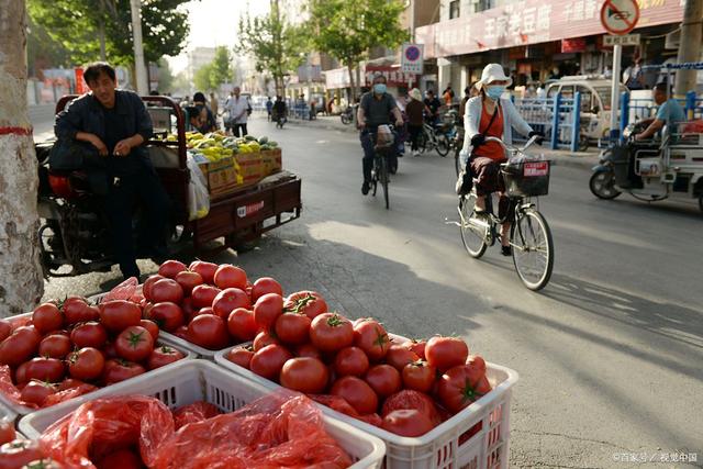 图片[4]-国家允许摆地摊了，流动商贩们大喜过望：珍惜，争做文明地摊人！-下雪啦资源网