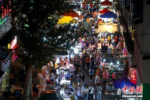 人间烟火味，最抚凡人心！什么才是摆地摊的正确方式？-下雪啦资源网