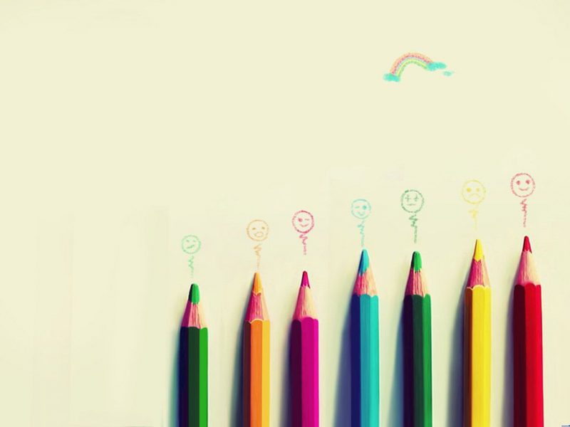 彩色铅笔幻灯片背景图片-下雪啦资源网